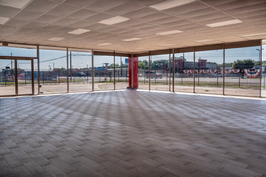 More Photos Of 4925 Avenue H, Rosenberg Warehouse For Lease