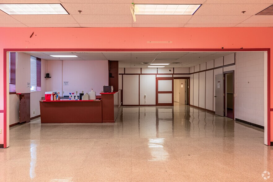 More Photos Of 951 S 13th St, Harrisburg Flex For Sale