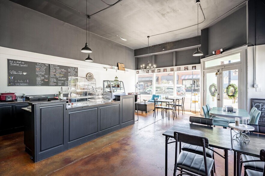 More Photos Of 111 Main Street, Lincolnton Flex For Sale