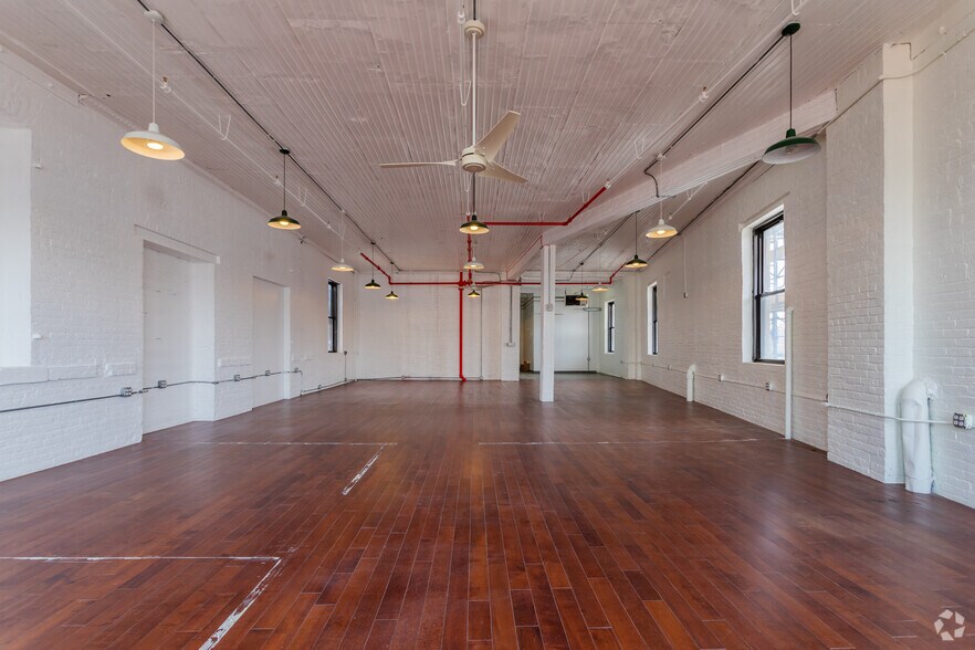More Photos Of 3511 9th St, Long Island City Office Residential For Lease