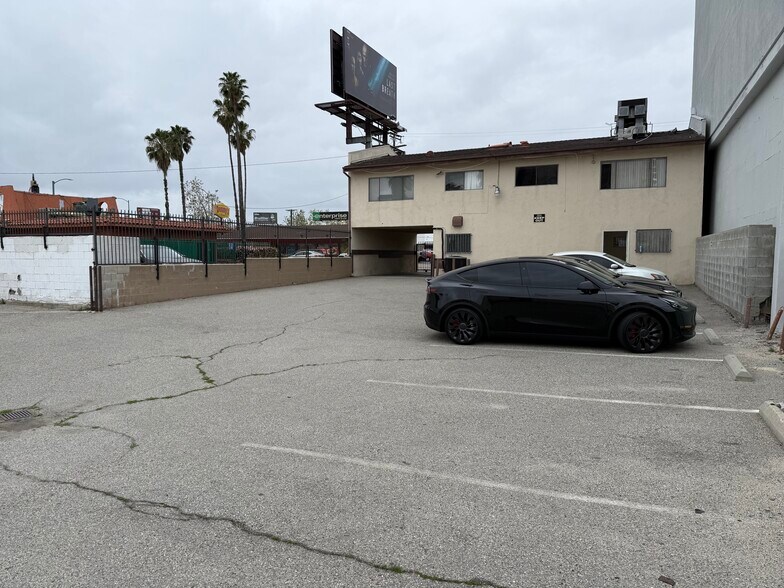 More Photos Of 11354 Burbank Blvd, North Hollywood Loft Creative Space For Lease