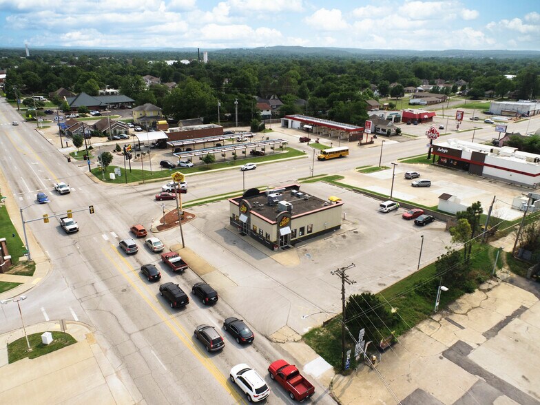 More Photos Of 2 N Mission St, Sapulpa Fast Food For Sale