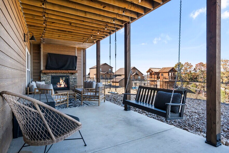 More Photos Of 129 Pioneer Peak, Kimberling City Specialty For Sale