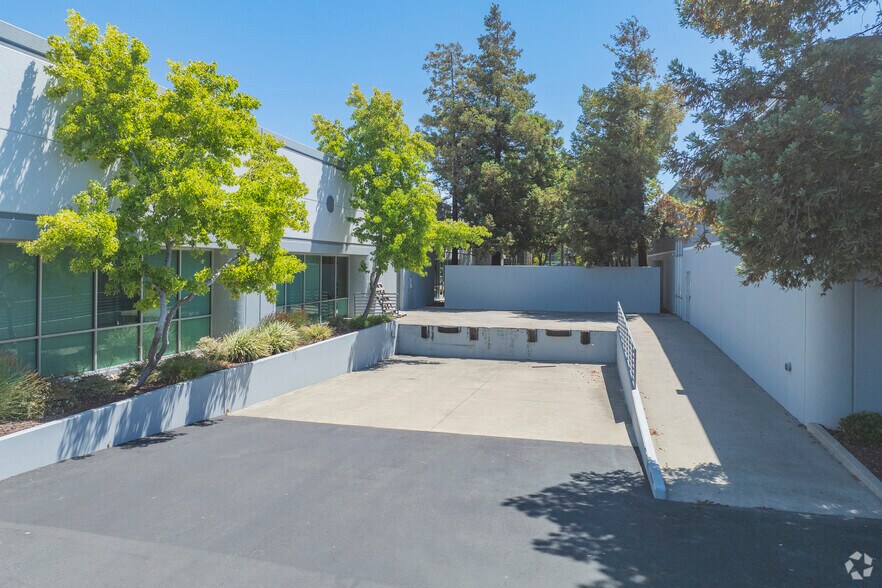 More Photos Of 39611 Eureka Dr, Fremont Unknown For Lease