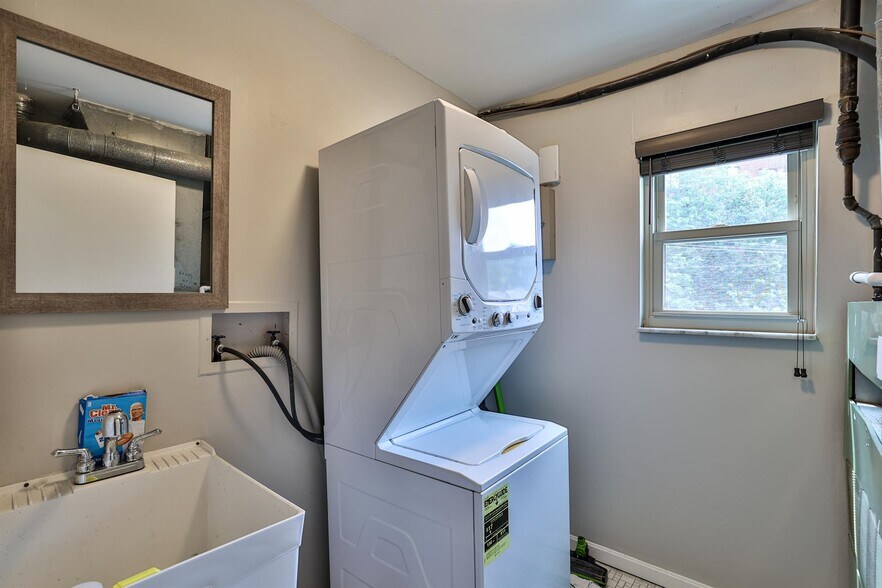 More Photos Of 2039 Madison Rd, Cincinnati Storefront Retail Office For Sale