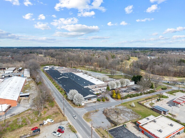 More Photos Of 1801 S University Pky, High Point Manufacturing For Sale