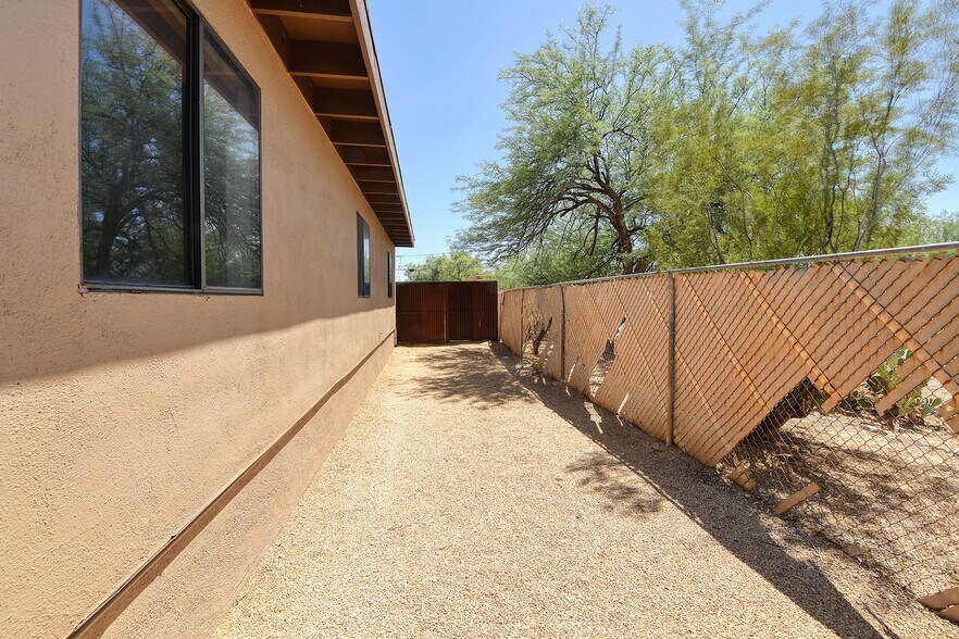 More Photos Of 1011 E Halcyon Rd, Tucson Apartments For Sale