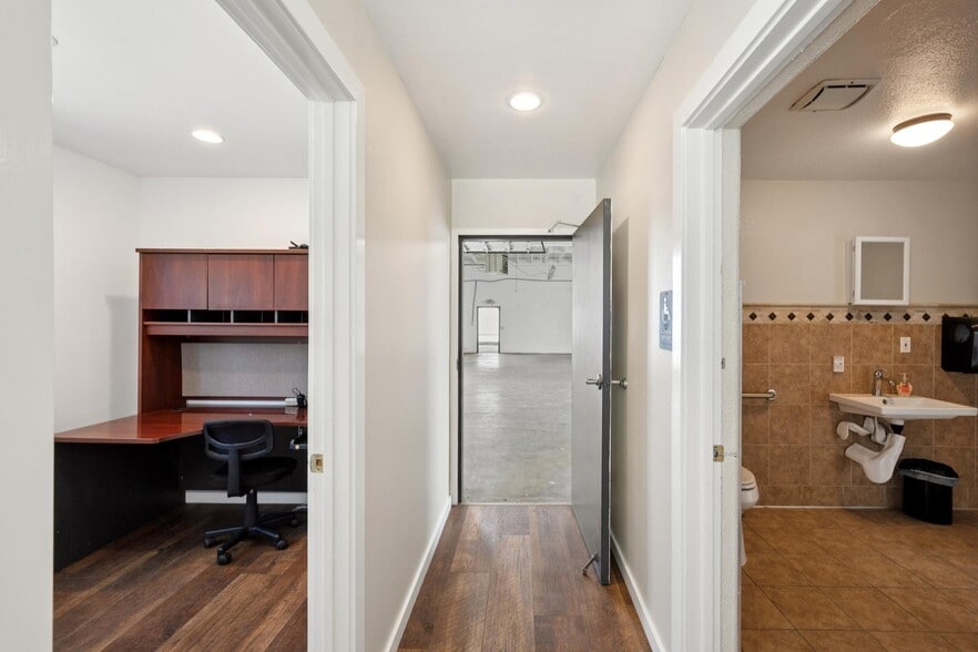 More Photos Of 2475 Bluebell Dr, Santa Rosa Industrial For Lease