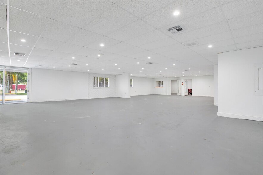 More Photos Of 12425 N Florida Ave, Tampa Medical For Sale