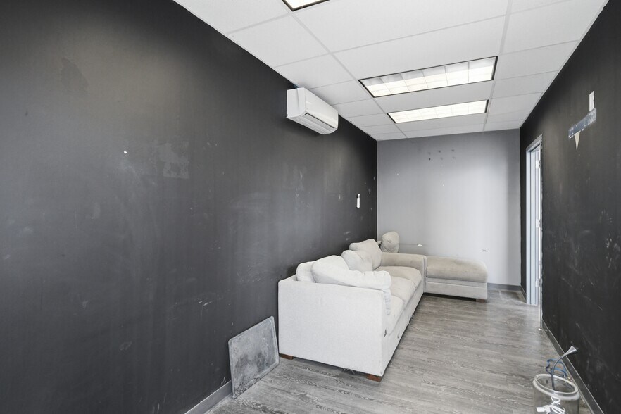 More Photos Of 21 Bramble St, West Springfield Warehouse For Lease