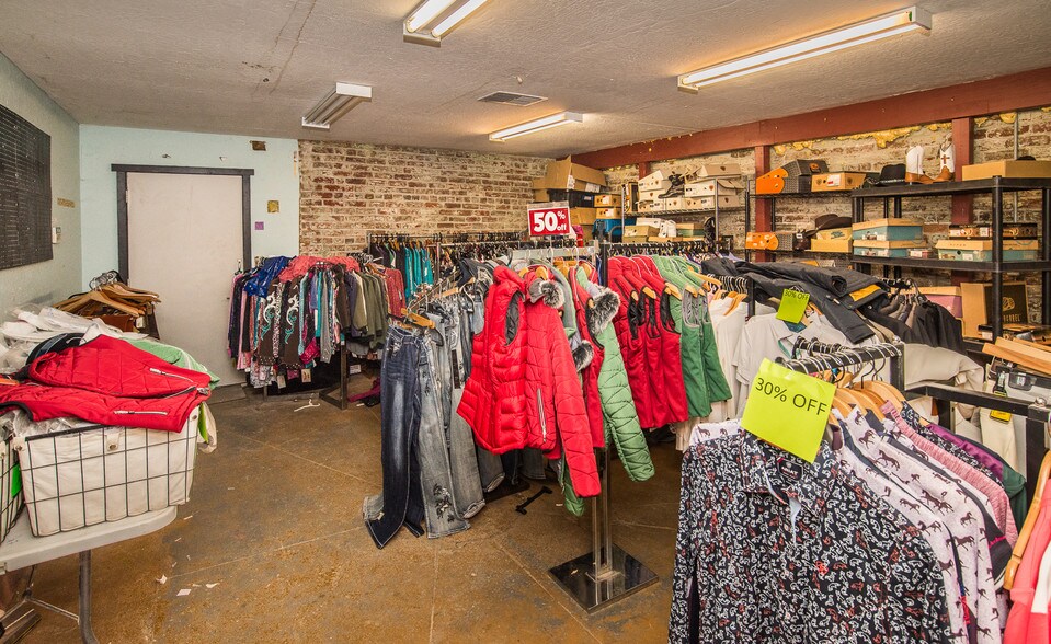 More Photos Of 917 Main St, Woodland Freestanding For Sale