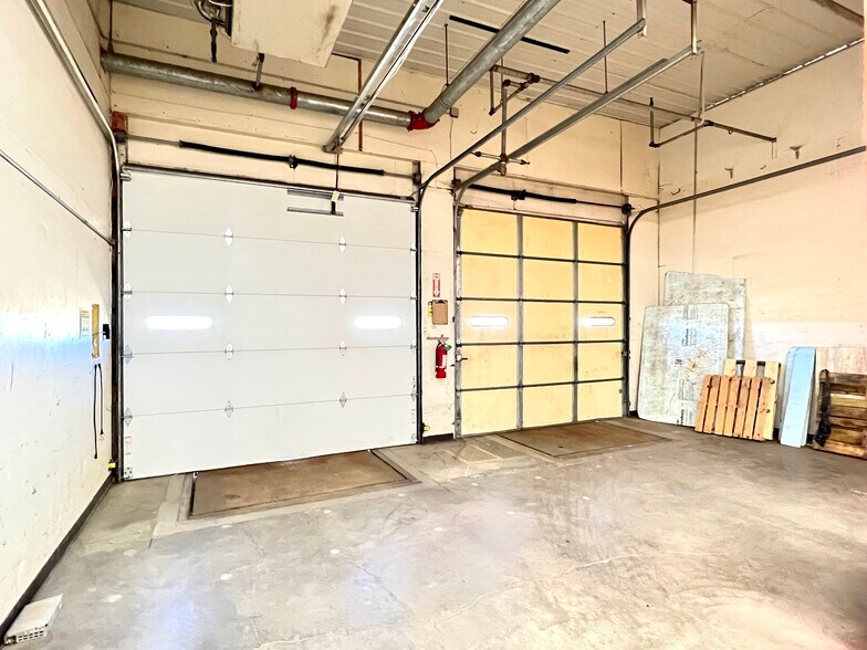 More Photos Of 1025 4 Bottle Dr, Valley City Industrial For Lease