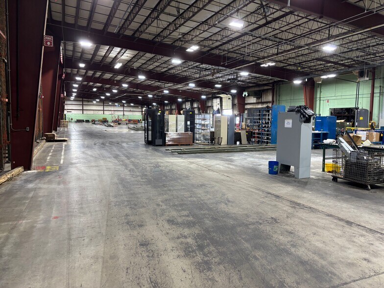 More Photos Of 1255 Oak St, Elkhart Manufacturing For Sale