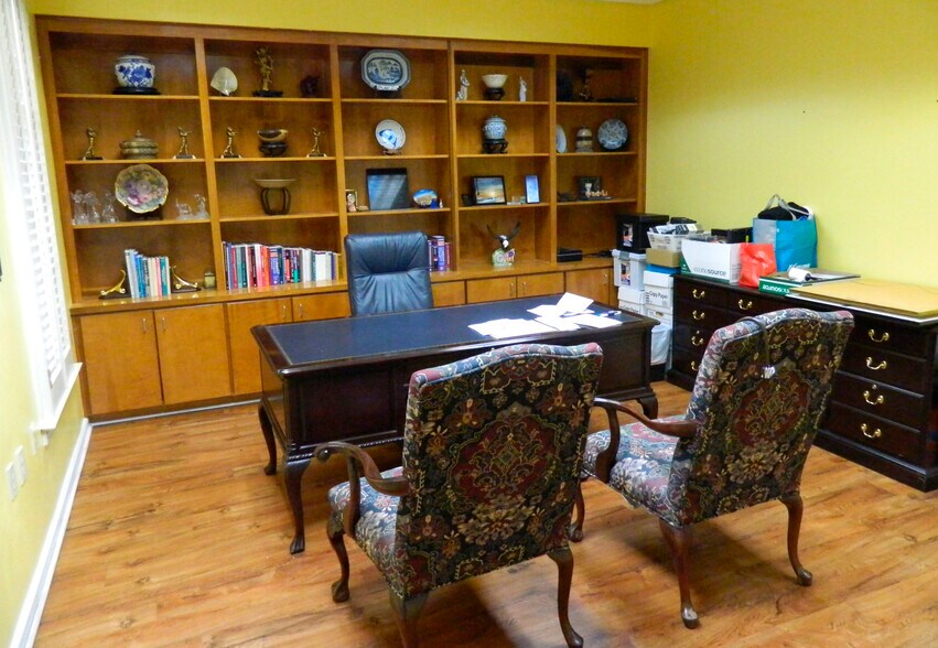 More Photos Of 316 St Lukes Dr, Montgomery Medical For Sale