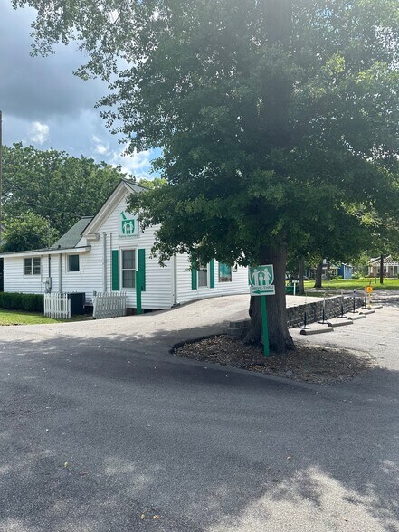 More Photos Of 333 Newberry St NW, Aiken Drugstore For Sale