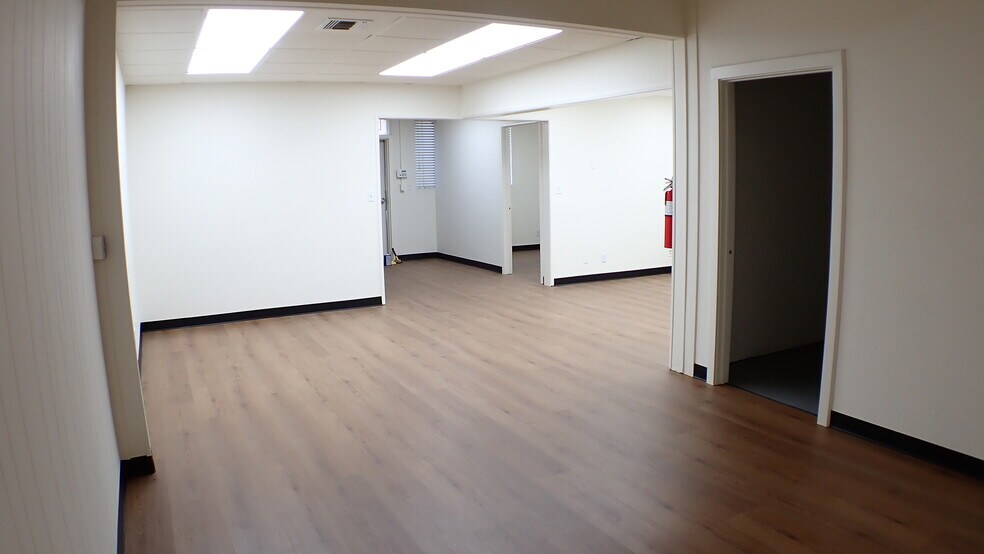 More Photos Of 519 S Flower St, Burbank Warehouse For Lease