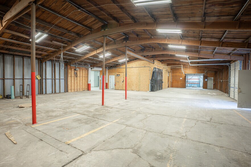 More Photos Of 319 Main St N, Kimberly Warehouse For Sale