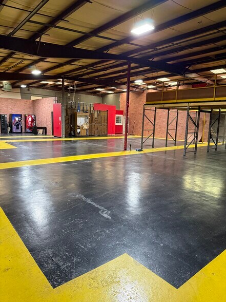 More Photos Of 160 W Mallory Ave, Memphis Industrial For Sale