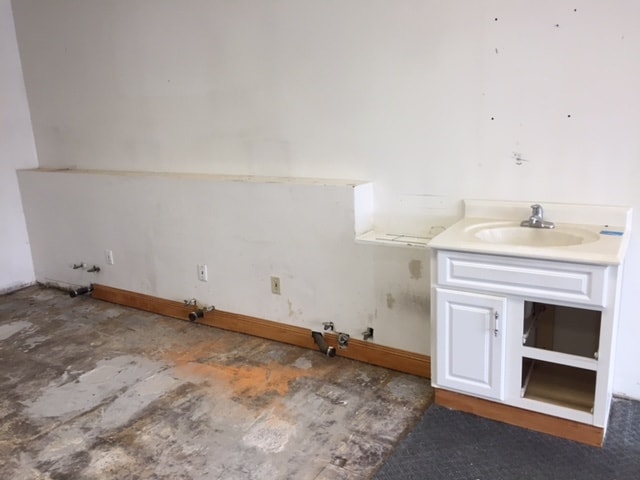 More Photos Of 16 Red Bush Ln, Milford Storefront For Lease