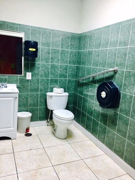 More Photos Of 10505 NW 29th Ter, Miami Warehouse For Lease