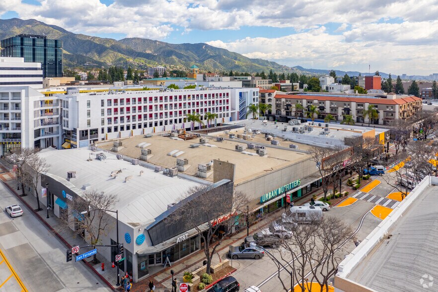 More Photos Of 328-330 N San Fernando Blvd, Burbank Storefront For Lease