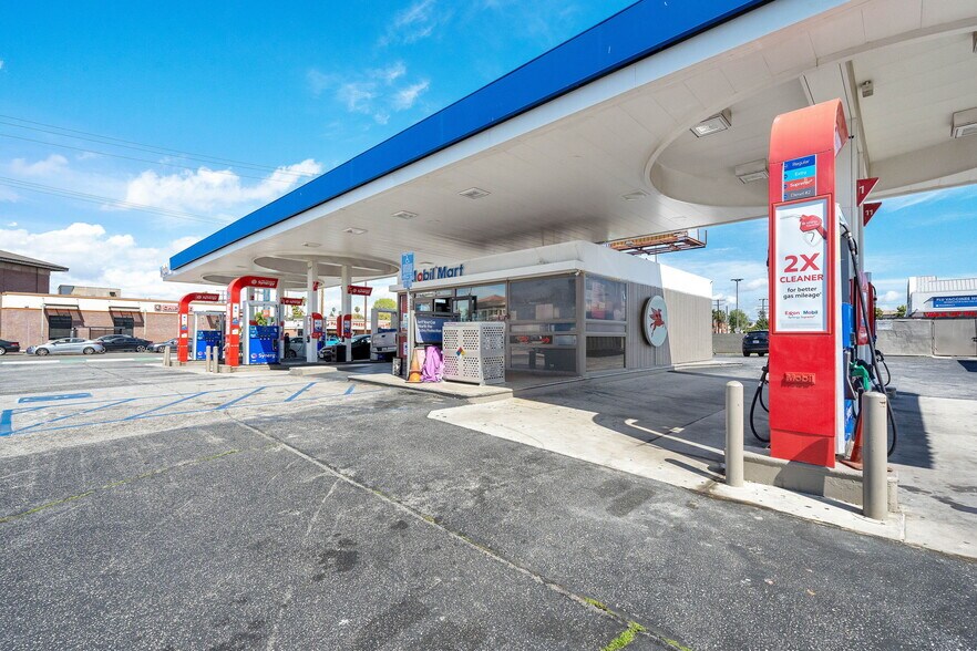 More Photos Of 5560 Van Nuys Blvd, Sherman Oaks Service Station For Sale
