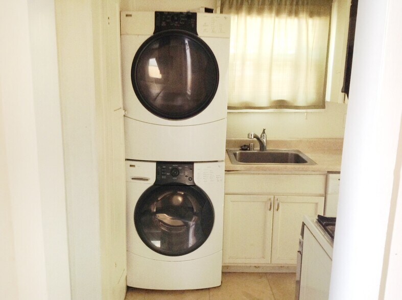 More Photos Of 629 Sinclair St, Reno Apartments For Sale