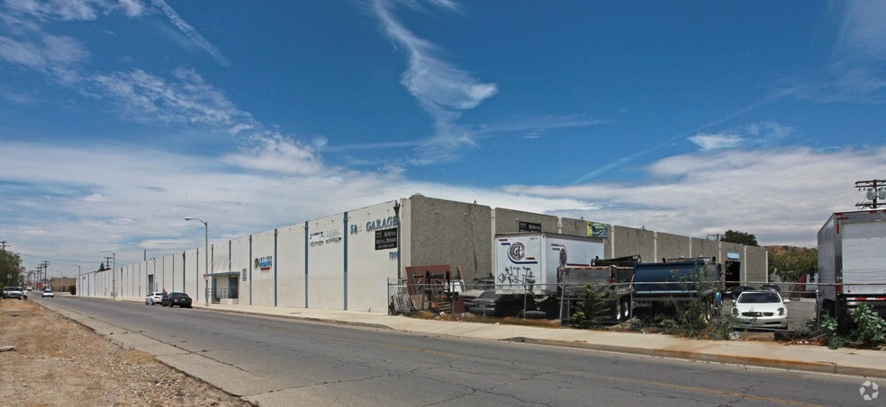 More Photos Of 7900-7990 San Fernando Rd, Sun Valley Warehouse For Lease