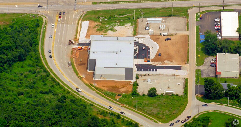 More Photos Of 543 West Old Weaver, Springfield Self Storage For Sale