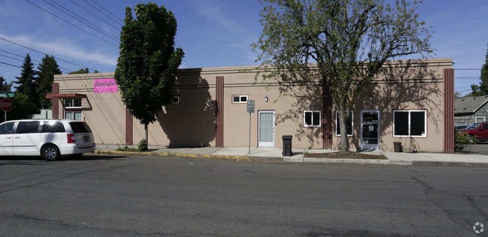 Primary Photo Of 1109 Edgewater St NW, Salem Storefront For Lease