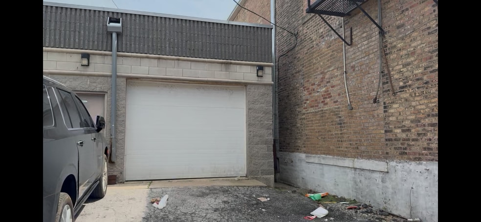 More Photos Of 2622 N Cicero Ave, Chicago Auto Dealership For Lease