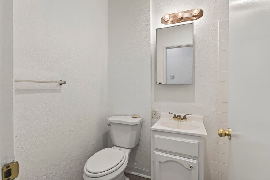More Photos Of 526-534 W 47th St, Los Angeles Apartments For Sale