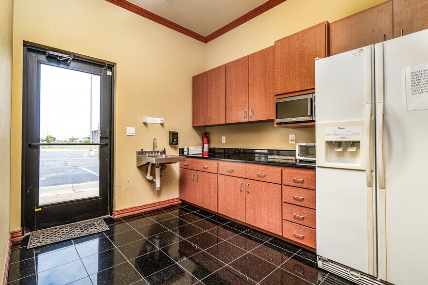 More Photos Of 22 Care Circle, Amarillo Medical For Lease