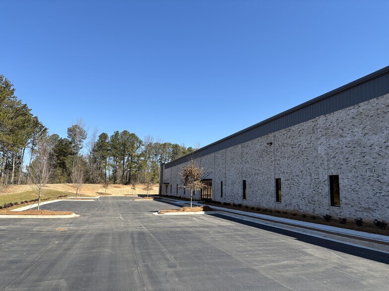 More Photos Of 1400 Senoia Rd, Tyrone Unknown For Lease