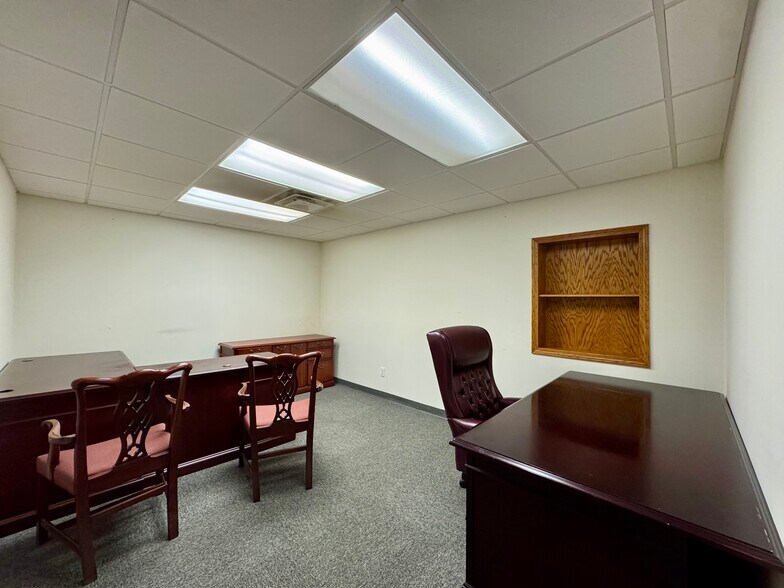 More Photos Of 1320 Lincoln Ave, Holbrook Warehouse For Lease