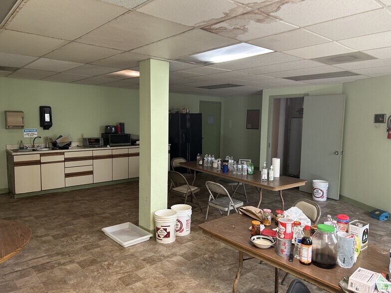 More Photos Of 901-909 S Carey St, Baltimore Warehouse For Sale