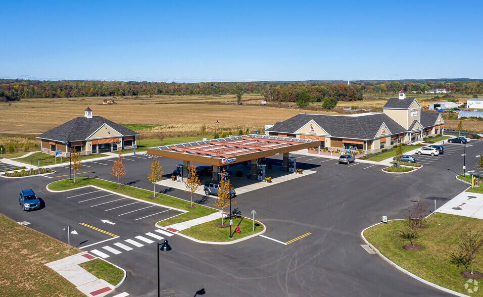 More Photos Of 140 West Rd, Ellington Freestanding For Lease