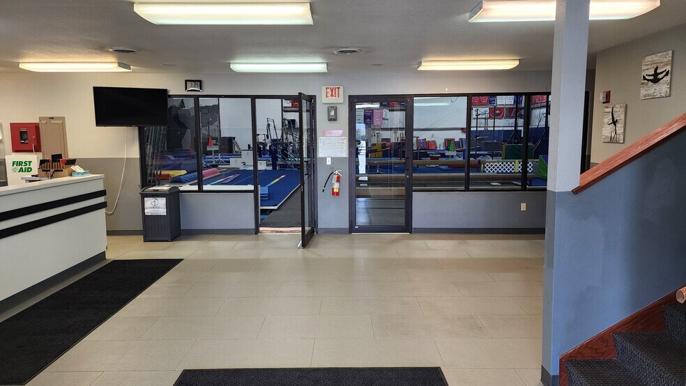 More Photos Of 2080 W 20th Ave, Oshkosh Flex For Sale