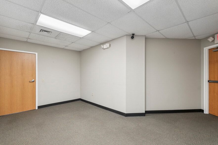 More Photos Of 3475 West Chester Pike, Newtown Square Office For Lease