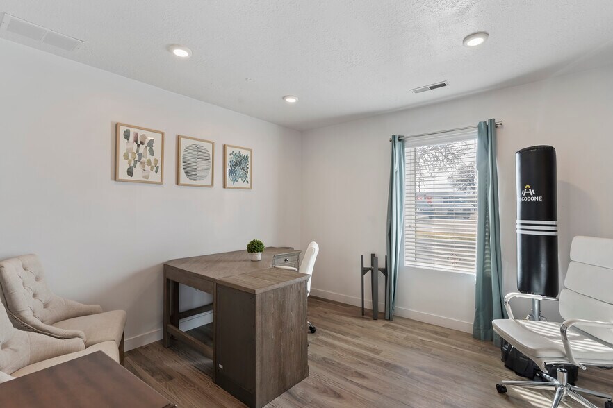 More Photos Of 3041 Pennsylvania Ave, Ogden Showroom For Sale