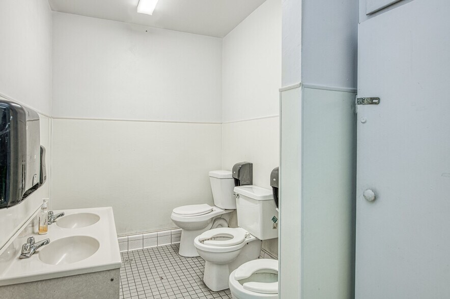 More Photos Of 3311-3315 E Sierra Madre Ave, Fresno Daycare Center For Sale