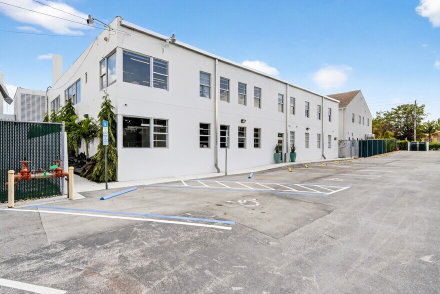 More Photos Of 7630 Biscayne Blvd, Miami Office For Lease