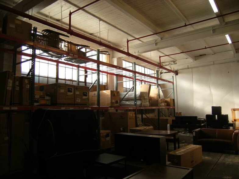 More Photos Of 5015-5025 Colorado Ave S, Seattle Warehouse For Lease