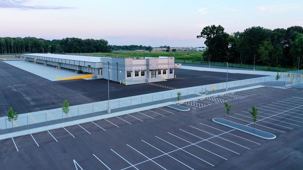 Primary Photo Of 790 Burnett rd, Old Hickory Industrial For Lease