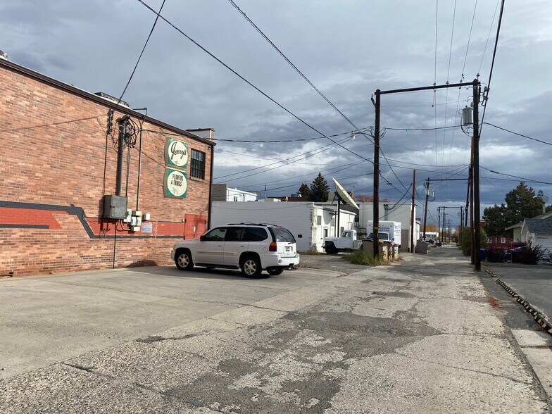 More Photos Of 409 E Main St, Riverton Storefront For Sale