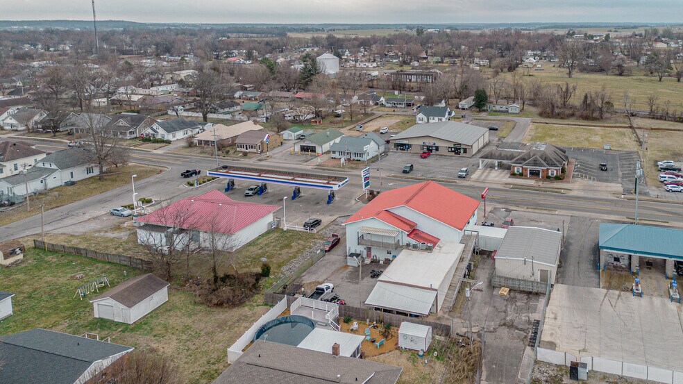 More Photos Of 1014 W Main St, Princeton Freestanding For Sale