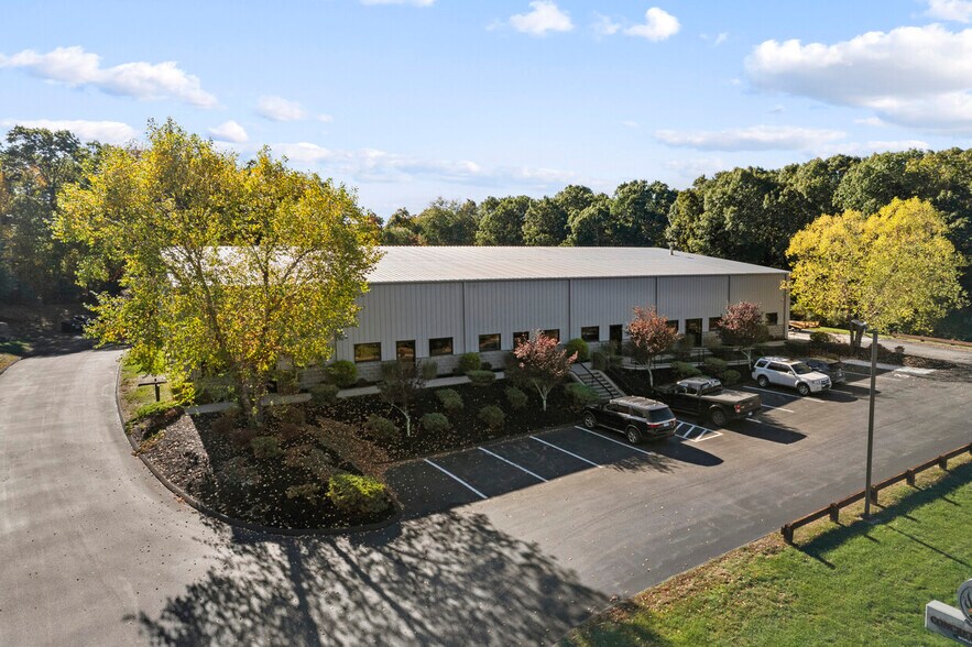 More Photos Of 13 Parkway Dr, Plainfield Warehouse For Lease