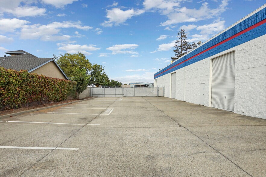 More Photos Of 7711 Murray Dr, Stockton Flex For Sale