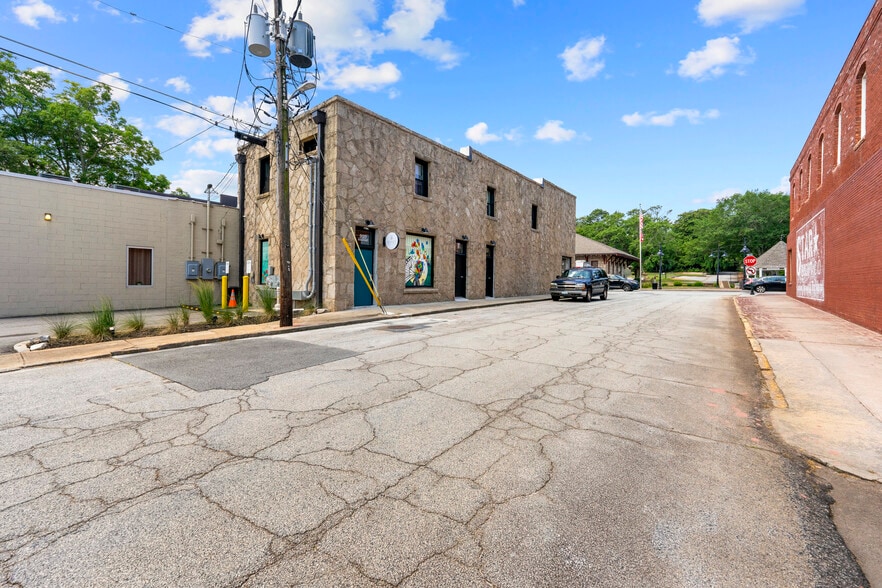 More Photos Of 929 Main St, Stone Mountain Restaurant For Lease