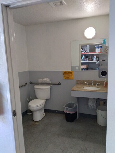 More Photos Of 270 N El Camino Real, Encinitas Storefront Retail Office For Lease